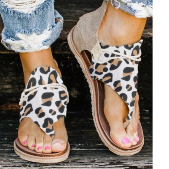 leopard print zipper back flat sandal - Picture 2 of 4